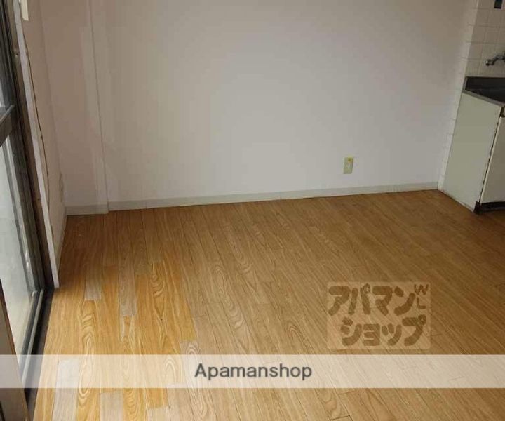 グリーンハイツ山崎201の居間