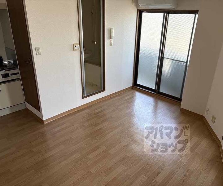 ルモンド安町402の居間