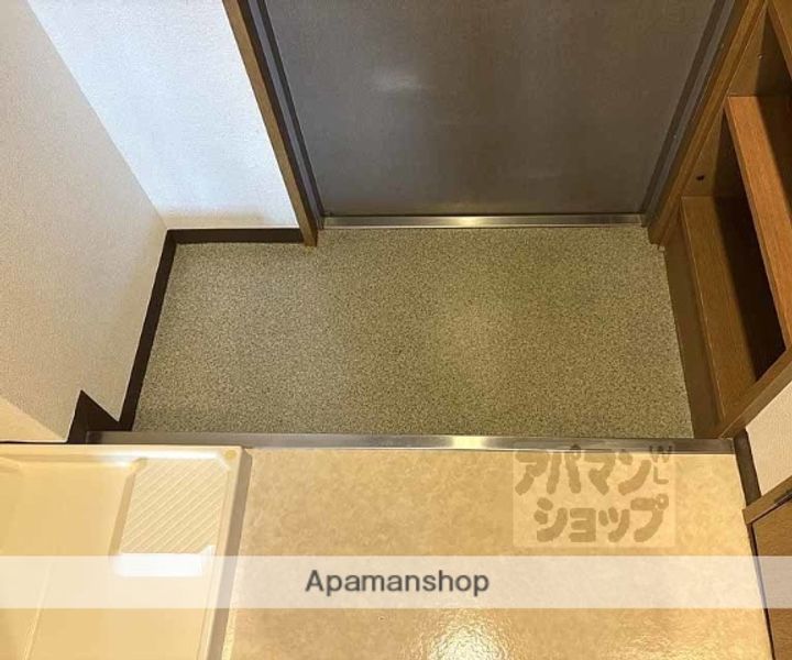 ネオパレス亀岡505の玄関