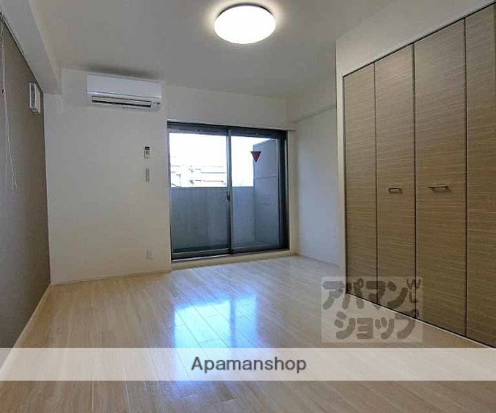 フレンドリーハウス匠 四条堀川801の居間