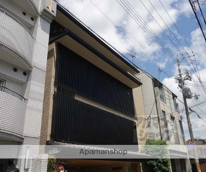 シュシュパルク六条院の外観