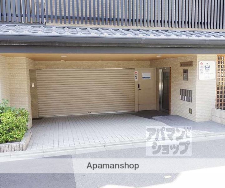 シュシュパルク六条院の外観