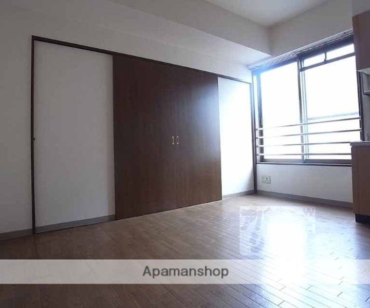 プラネシア星の子四条西洞院502の居間