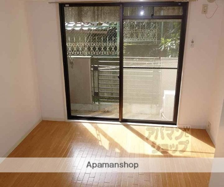 京都府京都市東山区今熊野総山町の賃貸マンションの居間