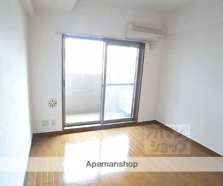 プレサンス京都四条烏丸の居間