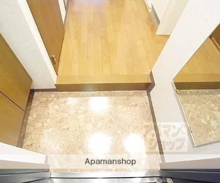 プレサンス京都四条烏丸の玄関