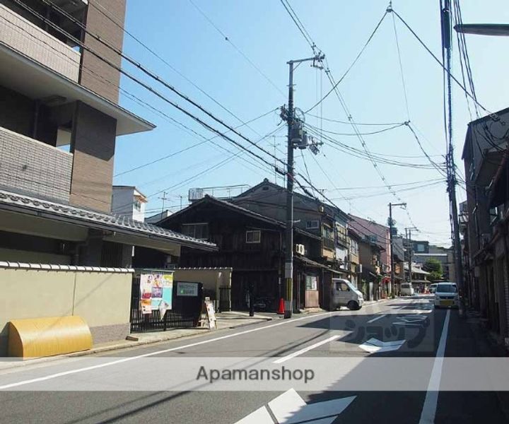 京都府京都市東山区上新シ町の賃貸マンションの周辺