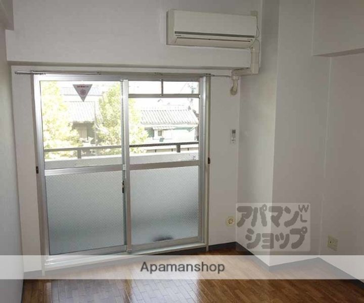 Gloire烏丸五条の居間