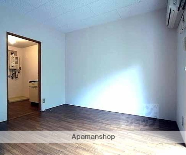 京都府京都市左京区北白川西伊織町の賃貸アパートの居間