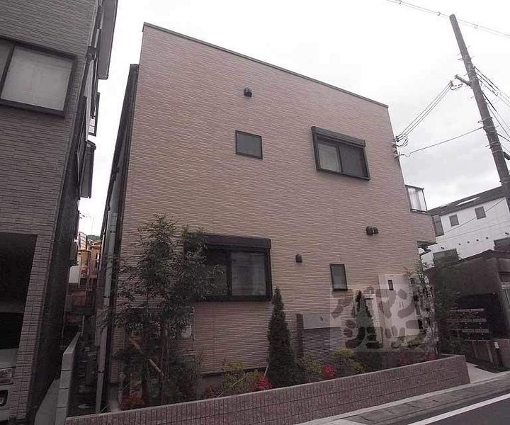 GREENROOM椥辻101の外観