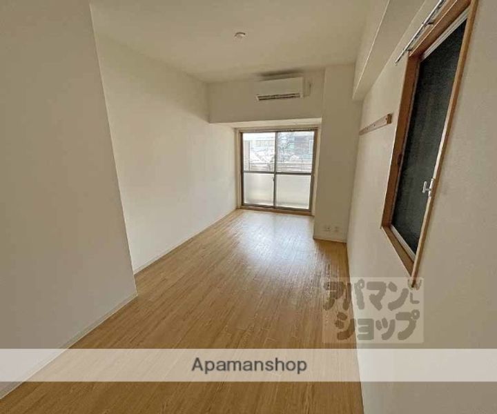 エベンエゼル三条305の居間