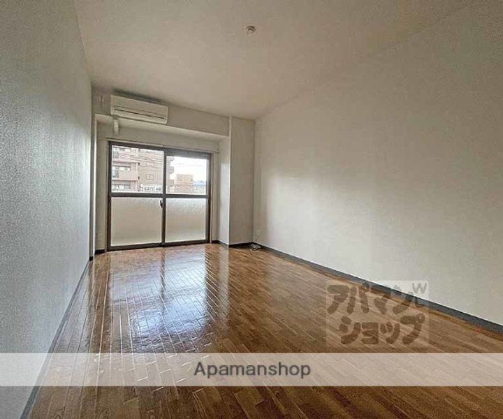 アネックス西洞院206の居間