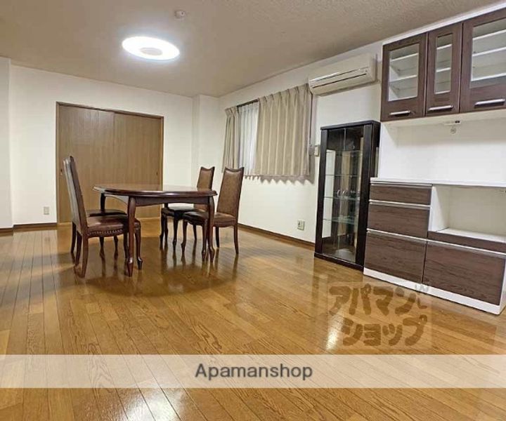 Nエステートモア三条500の居間