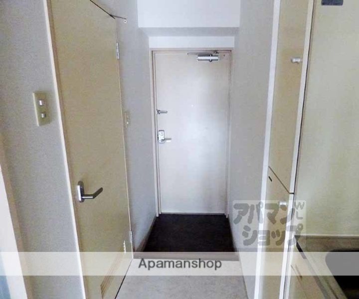 ラクティー四条寺町702の玄関