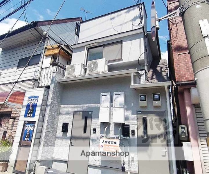 ロカ勧修201の外観