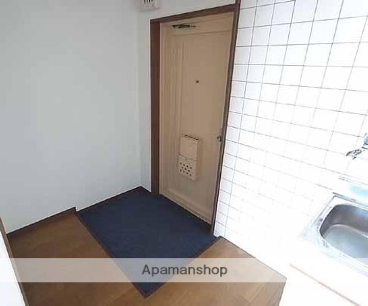 米田ビル403の玄関