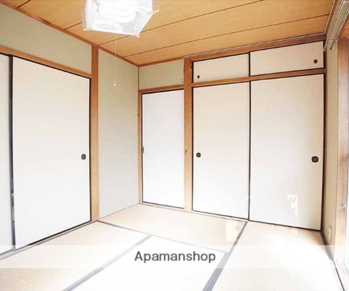 山田マンション新館202の居間