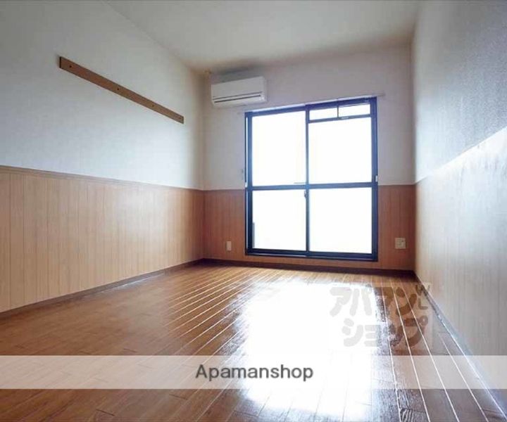 コモド二軒茶屋103の居間