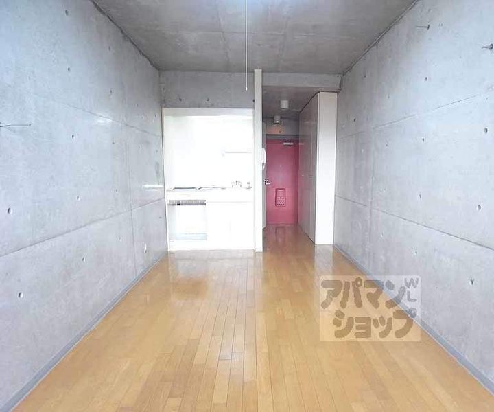 グランデ西京極204の居間