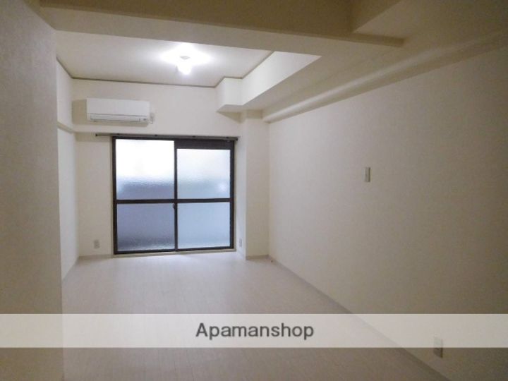 京都府京都市北区上賀茂葵之森町の賃貸マンションの居間