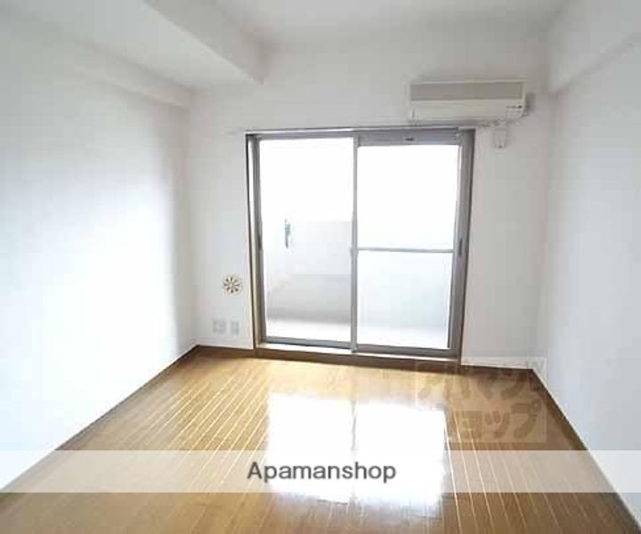 プレサンス京都四条烏丸の居間