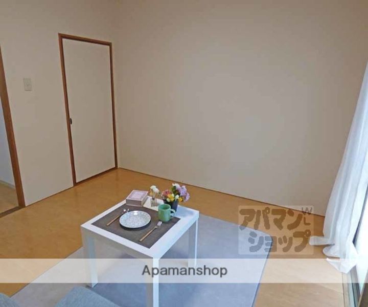 コム・デ・北白川106の居間