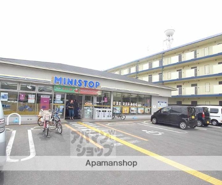 ラトゥールY・G203の周辺