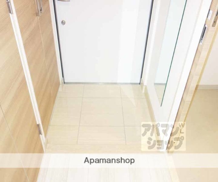 ルーエ五条堀川の玄関