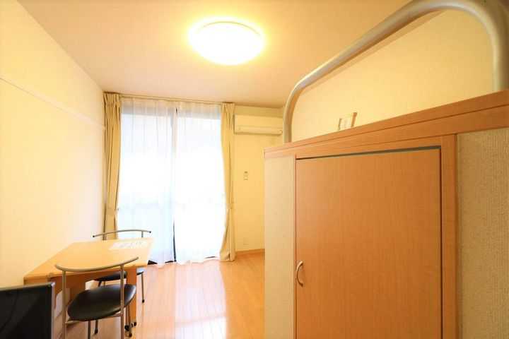 レオパレスプレミエ エトワール104の居間