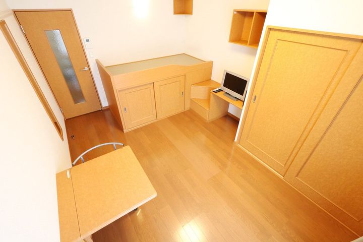 レオパレスアルモニ1番館の居間