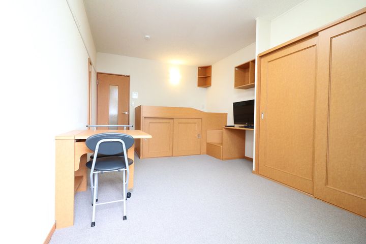 レオパレスアルモニ1番館の居間