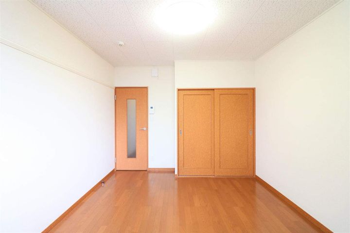 レオパレスFUJI203の居間