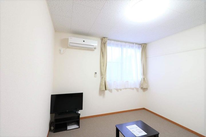 レオパレスFUJI203の居間