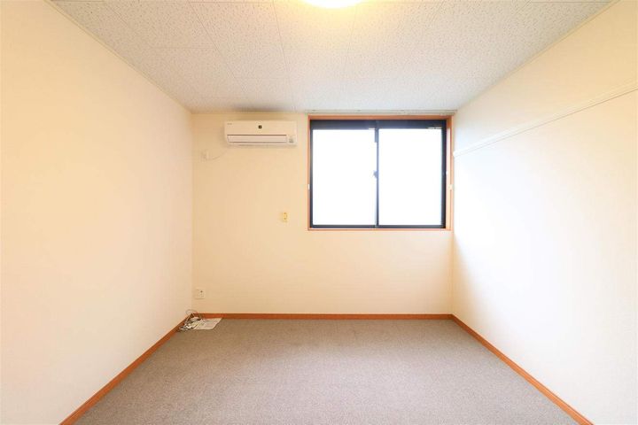 レオパレスFUJI203の居間