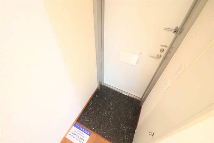 レオパレスFUJI203の玄関