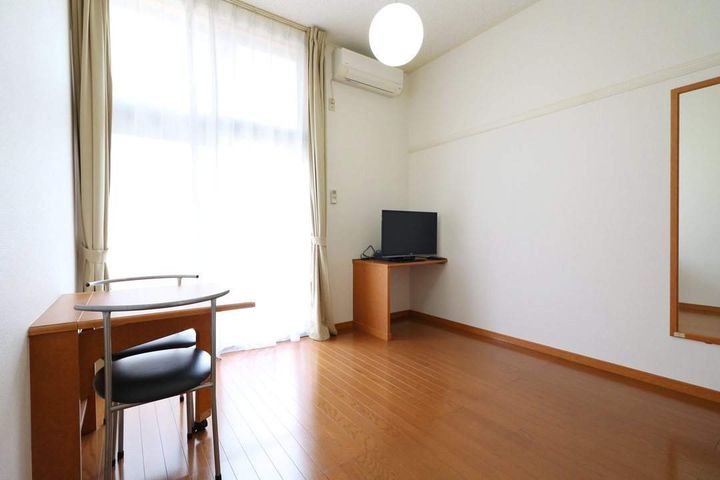 レオパレス壬生の居間