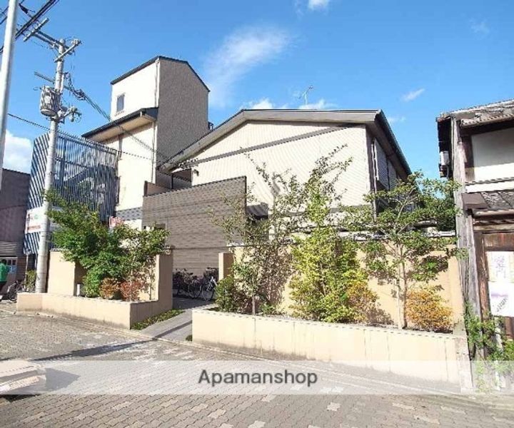 レオパレス川端御池の外観