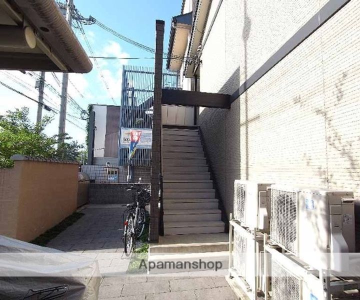 レオパレス川端御池の外観