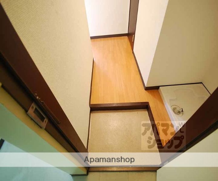 メゾンワイズ203の玄関