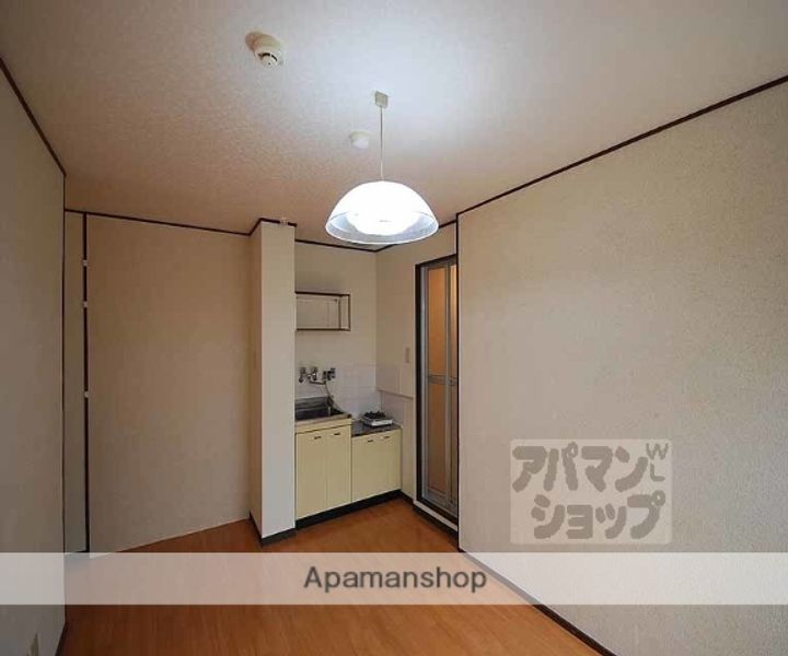 メゾンワイズ203の居間