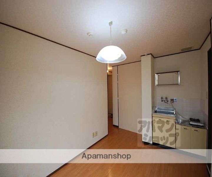 メゾンワイズ203の居間