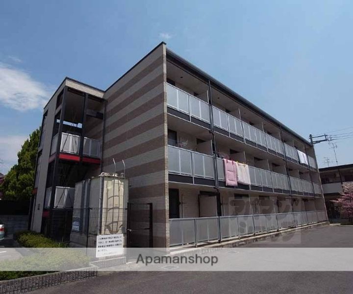 レオパレスアルモニ1番館の外観