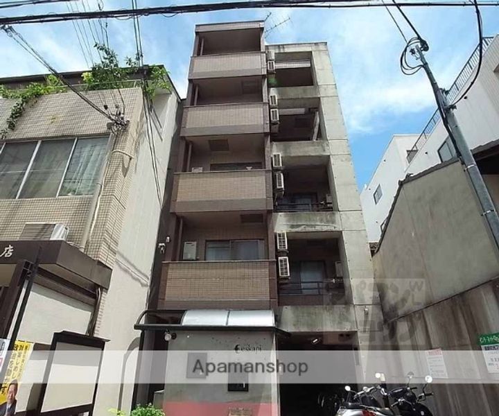 エトワール四条202の外観