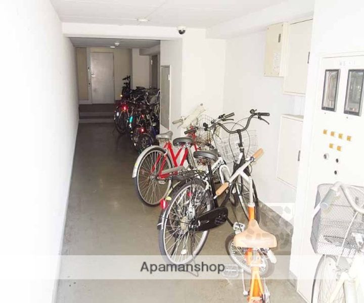 タワーズ五条101の外観