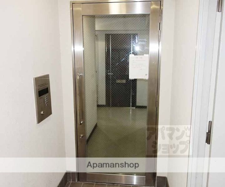 タワーズ五条101の外観