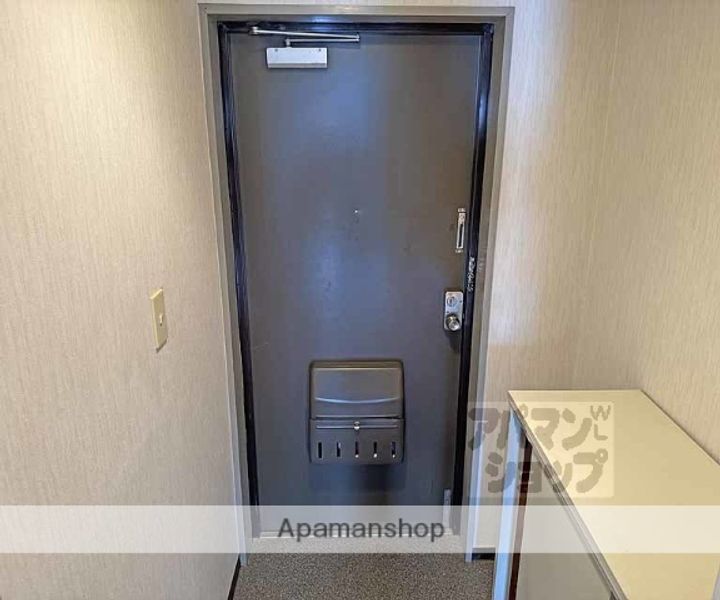 グランドールさかた401の玄関