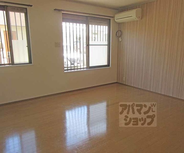 ソファレ藤森101の居間