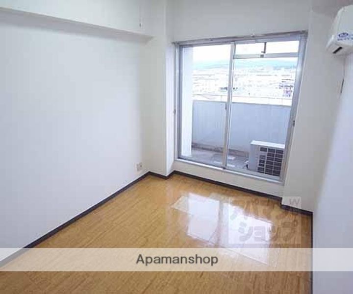 グランディール伏見104の居間