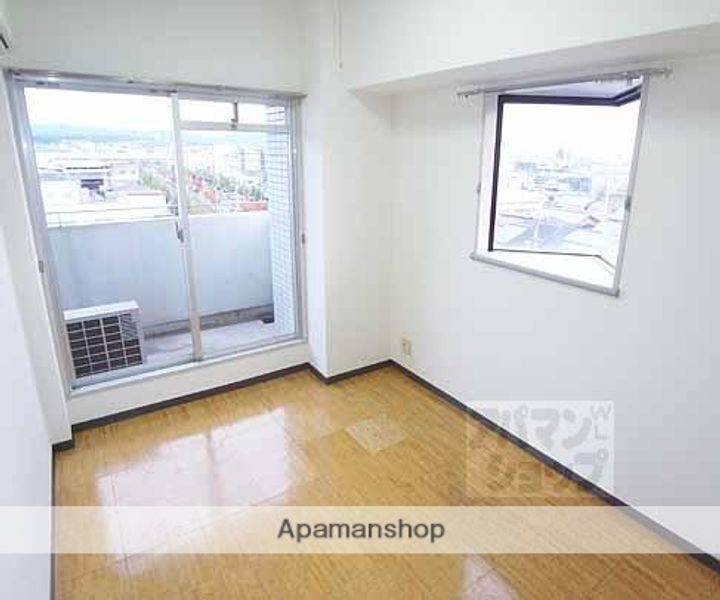 グランディール伏見104の居間