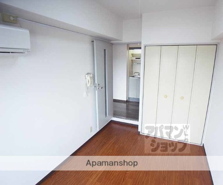 グランディール伏見104の居間